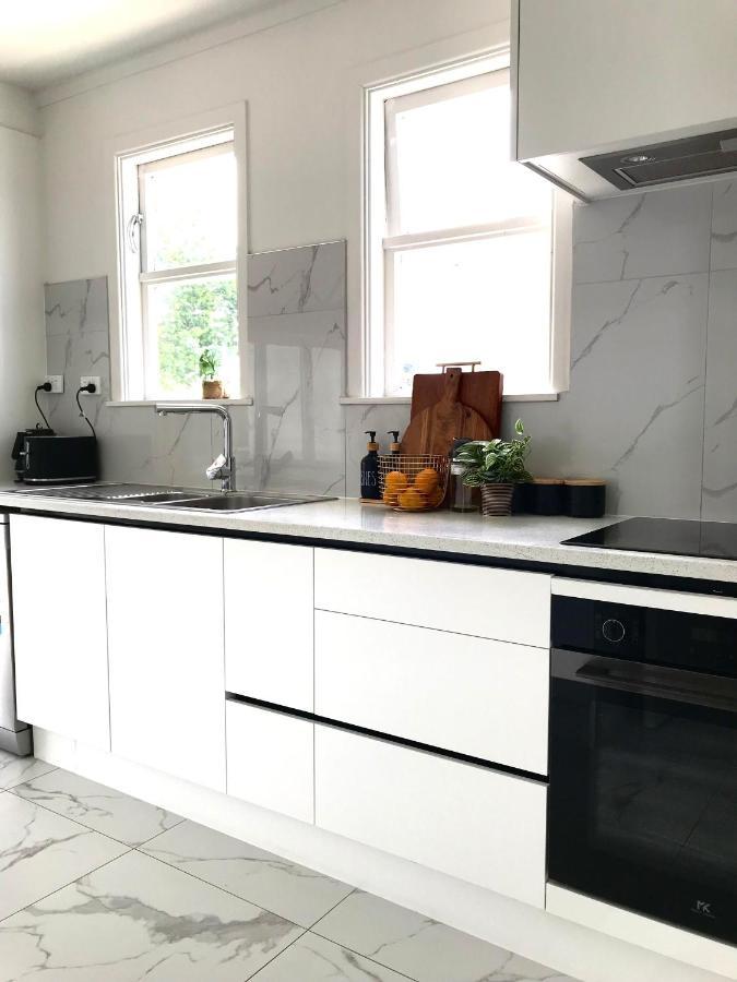 Bright & Comfy Stay In Newly Renovated Home With Parking Auckland Kültér fotó