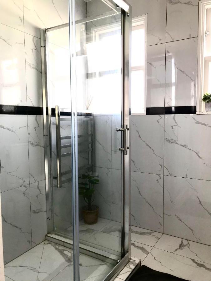 Bright & Comfy Stay In Newly Renovated Home With Parking Auckland Kültér fotó